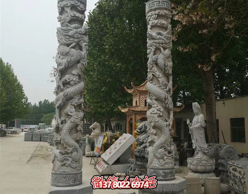 龍柱石雕，裝點寺廟門前