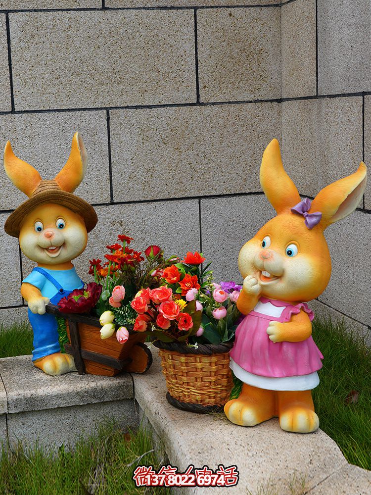 玻璃鋼彩繪只兔子雕塑，為庭院增添精彩