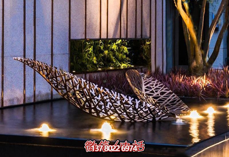 不銹鋼樹(shù)葉鏤空雕塑，給戶外和酒店環(huán)境帶來(lái)優(yōu)雅氣息