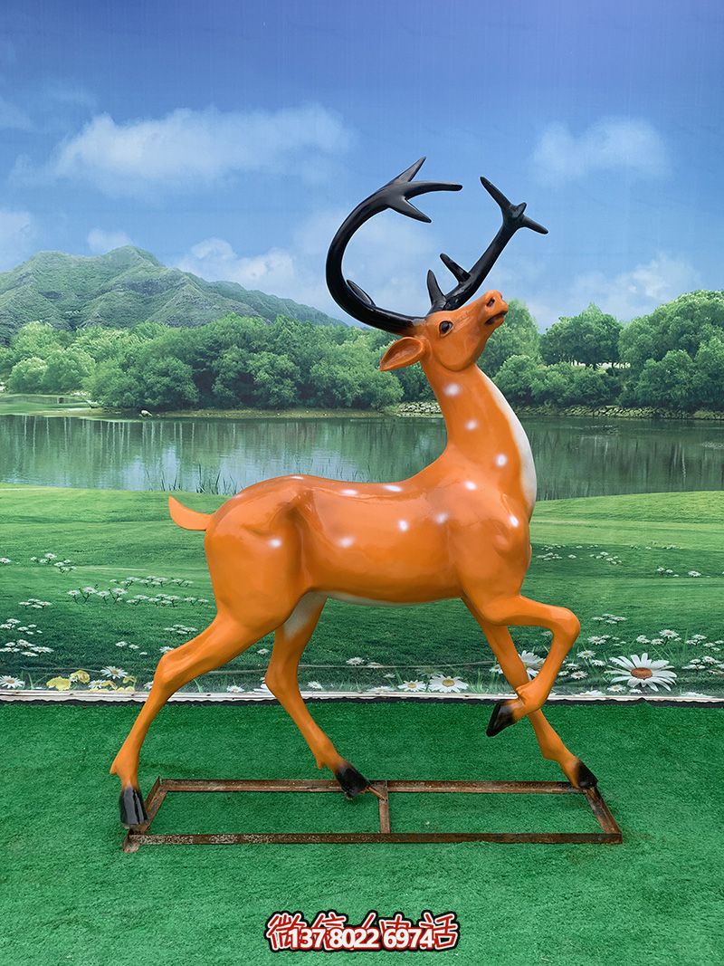 彩繪玻璃鋼雕塑梅花鹿——行走抬頭，點綴廣場街道
