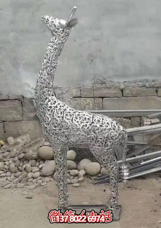 以藝術打造不銹鋼小鹿雕塑，讓戶外園林景觀更加鏤空精美