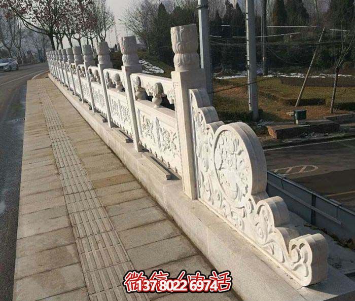 現代城市綠化防護欄桿，融入自然元素的花崗巖石雕