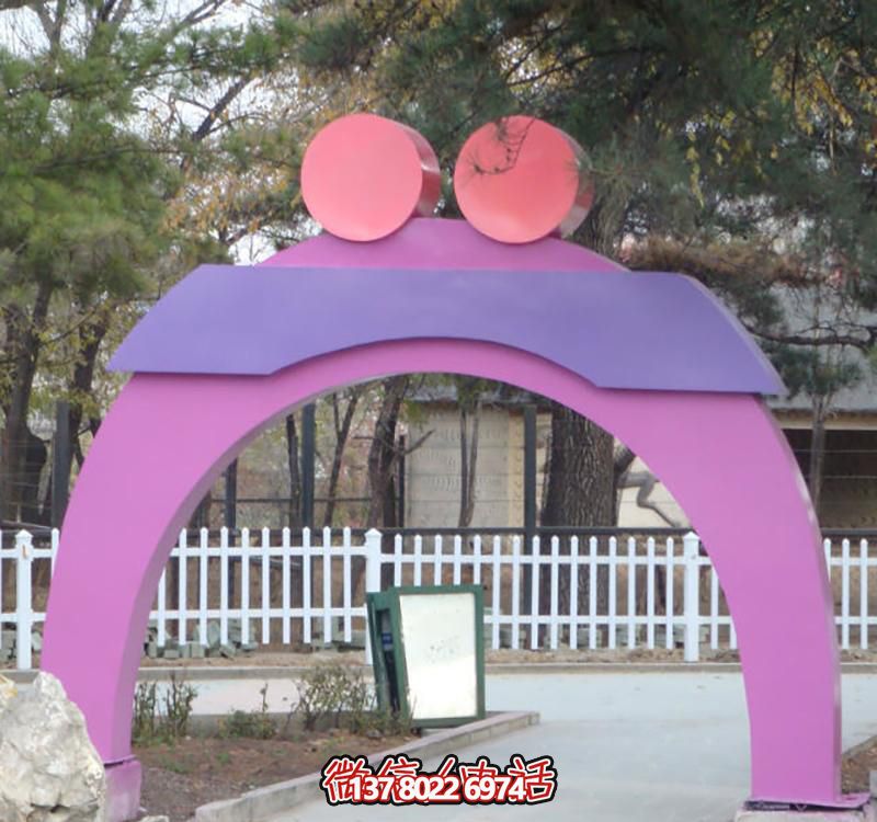 創意玻璃鋼愛心雕塑，裝點城市公園