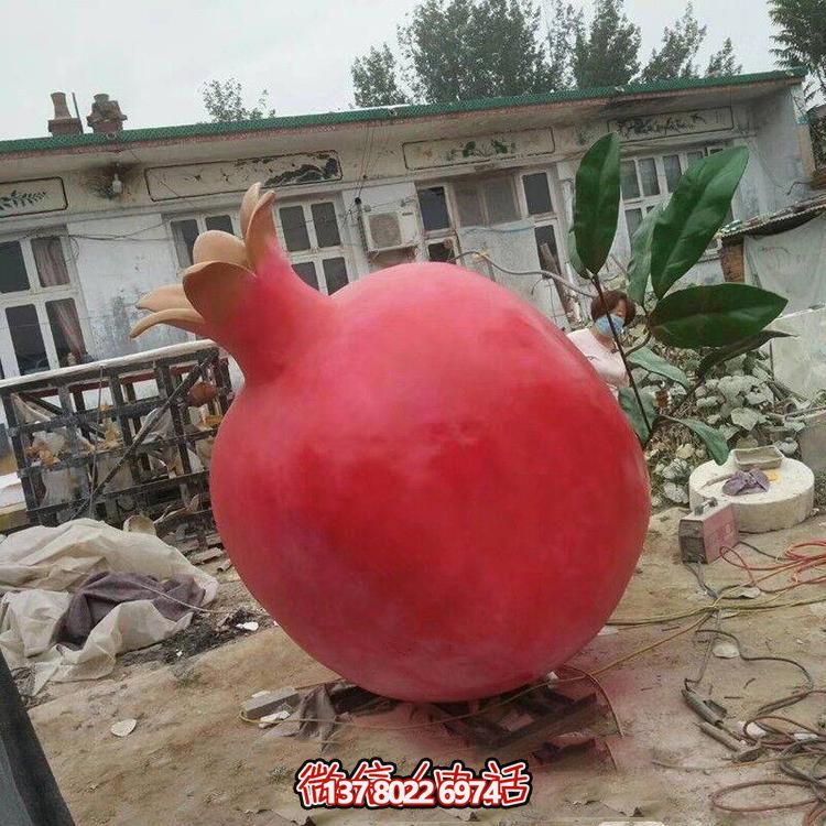 玻璃鋼仿真石榴雕塑，營造公園景區綠色休閑氛圍