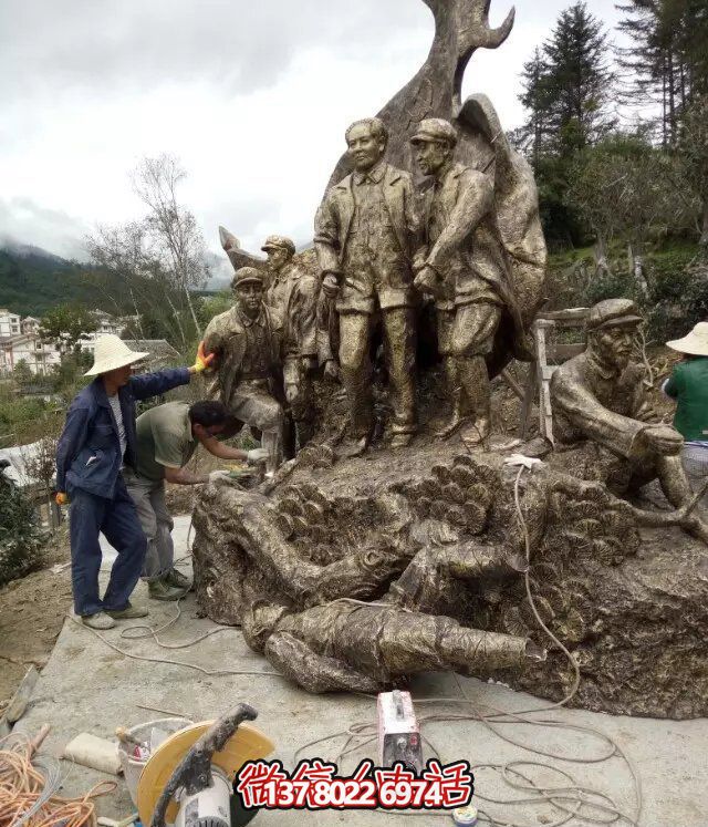 偉人紀(jì)念銅雕雕塑，讓廣場上洋溢著熱情