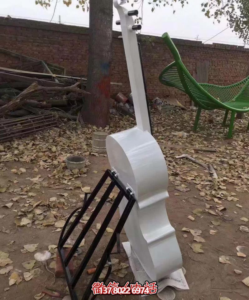 戶(hù)外玻璃鋼創(chuàng)意大提琴雕塑